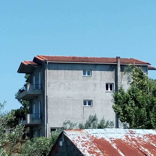 Detached house with two apartments and a floor for shop in Evia