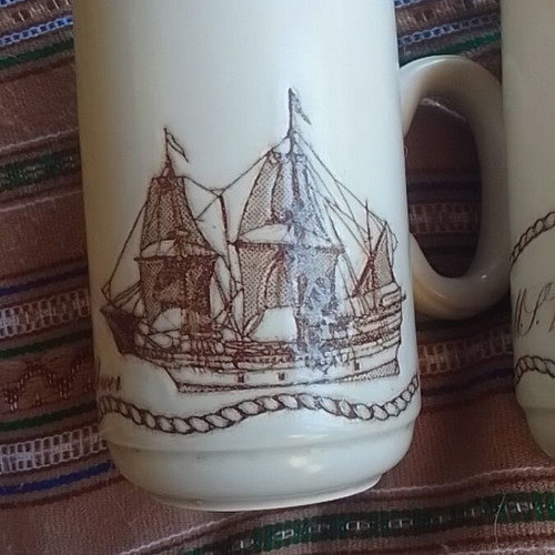 Vintage Churchill stoneware mug set like new