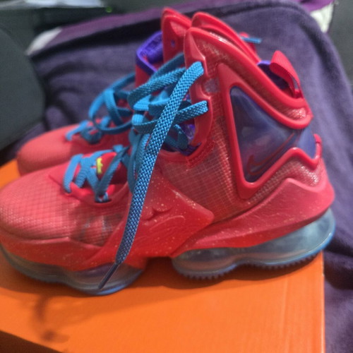 Nike LeBron 19 GS King's Crown sneakers new, size 36, pink