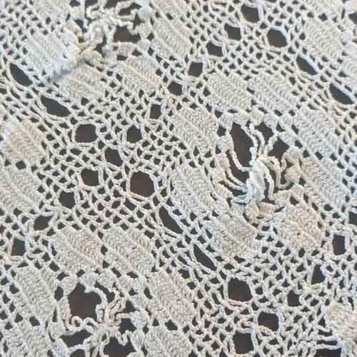 Crochet lace set with doily like new, white