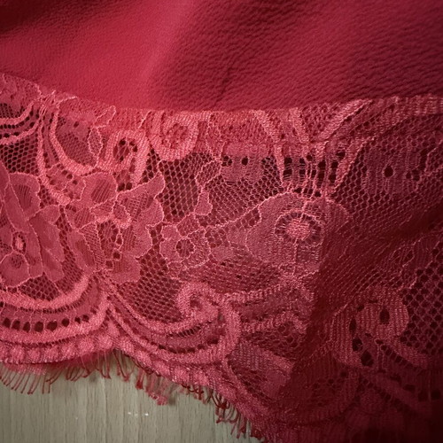 Lynne crop top like new, red, lace trim, size M