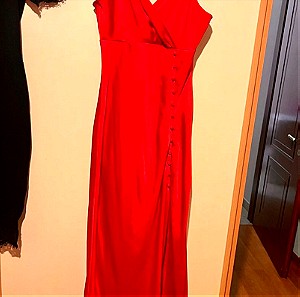 Κόκκινο σατινέ κρουαζέ φόρεμα με σκίσιμο