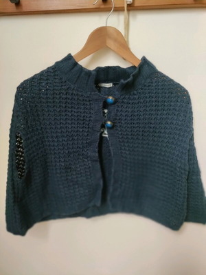 Knitted cape like new, blue, vintage beyouk.com