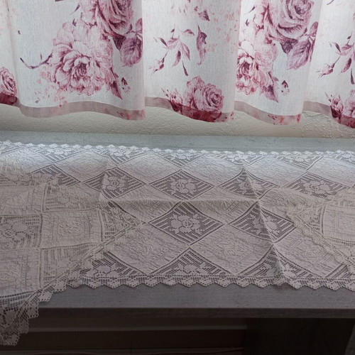 Set of 3 vintage table runners like new