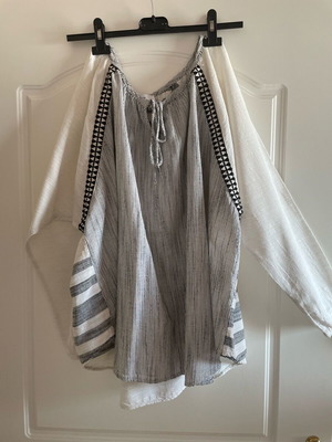 Devotion Twins kaftan blouse