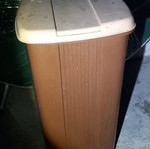 Biomes trash bin like new