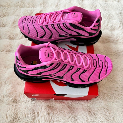 Nike Air Max Plus TN Black Pink new, size 44, athletic shoes