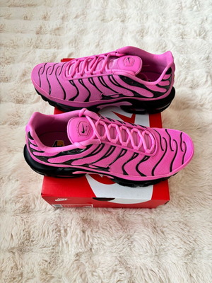 Nike Air Max Plus TN Black Pink new, size 44, athletic shoes