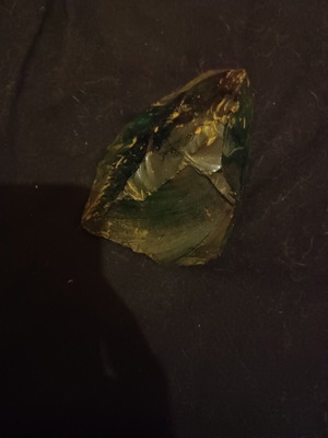 Green precious stone raw, like new, 414 grams