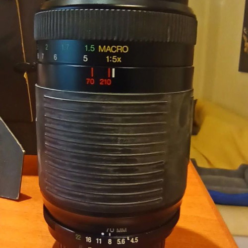 Vivitar Auto Focus 70-210 f4.5-5.6 lens for Nikon new