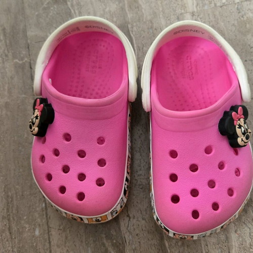 Crocs Minnie collectible kids shoes like new c6 (22-23)