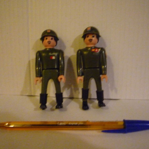 Polyplast Airgam Boys 2 Soldier Figures like new