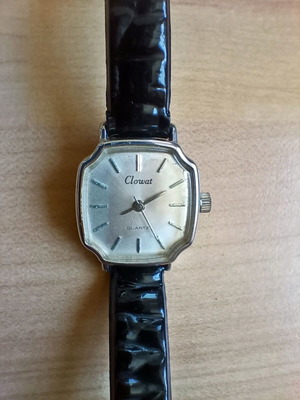 Clowat vintage women's wristwatch used, battery missing