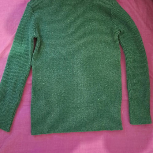 Women's knitted green turtleneck sweater, size M