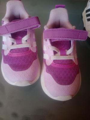 Παιδικά αθλητικά παπούτσια Reebok και Adidas σαν καινούργια, 3 ζευγάρια