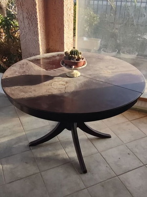 Τραπέζι ξύλινο μεταχειρισμένο, στρογγυλό, διάμετρος 121 εκ.