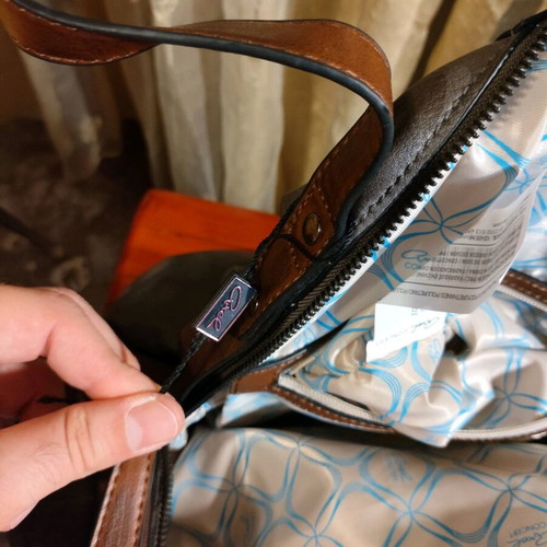 Axel shoulder bag like new, gray