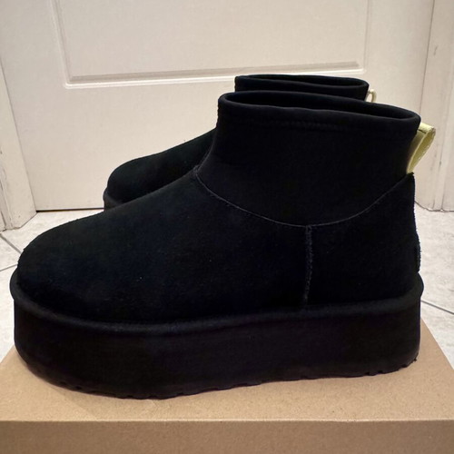 Ugg Classic Mini Platform Puffer Boots like new, black, EU 41