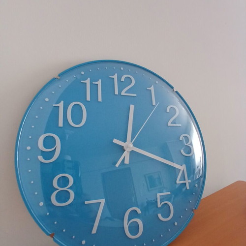 Wall clock, analog, blue