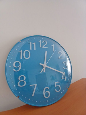 Wall clock, analog, blue
