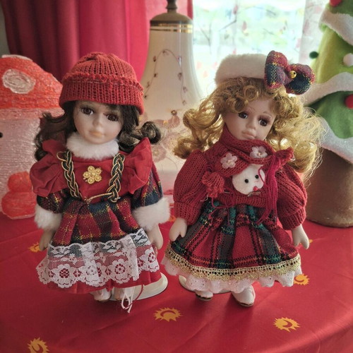 Christmas porcelain dolls like new, set of 2 pieces