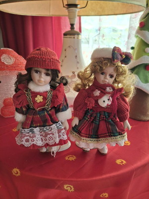 Christmas porcelain dolls like new, set of 2 pieces