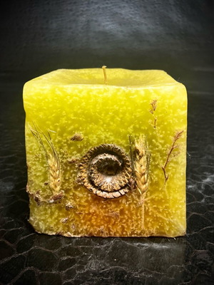 Table square candle like new with dried aromatic plants 14x14cm