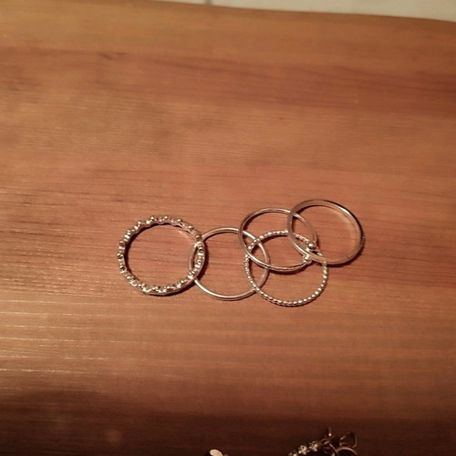 Rings various small used, silver, in excellent condition