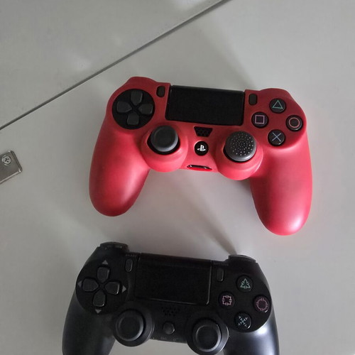 Sony PlayStation 4 Slim 500GB σαν καινούργιο με 2 χειριστήρια και 6 παιχνίδια