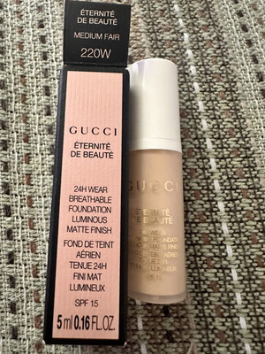 Gucci Eternité de Beauté matte foundation