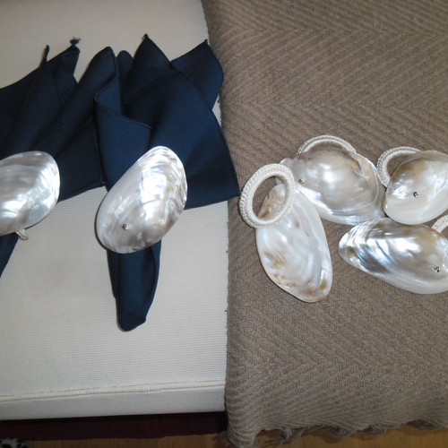 Napkin rings like new, 6 large shell design