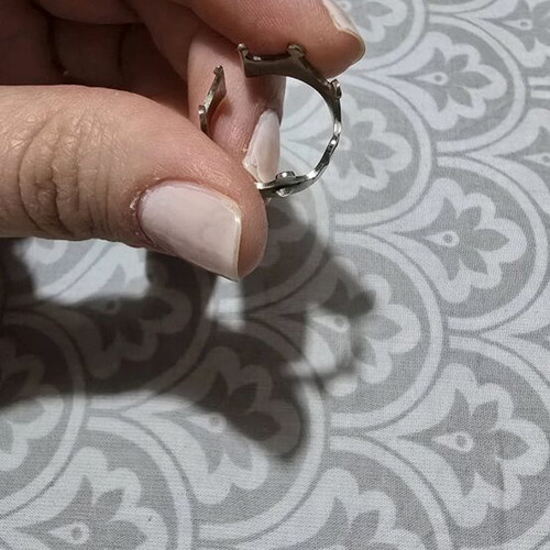 Adjustable crown ring like new, silver color