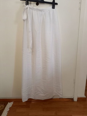 Attrattivo white beach skirt size Medium new