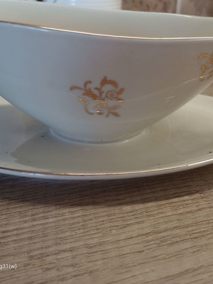 Σαλτσιέρα και βαθύ πιάτο μεταχειρισμένα με σχέδια λουλουδιών