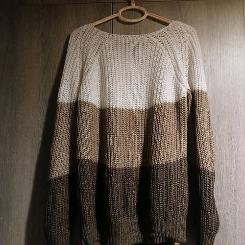 Women's long sweater like new, white and brown, size S