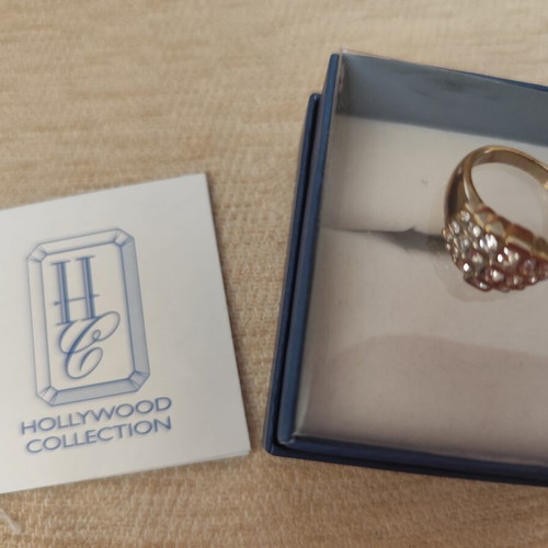 DeAgostini Marilyn Monroe Collectible Ring like new, yellow gold