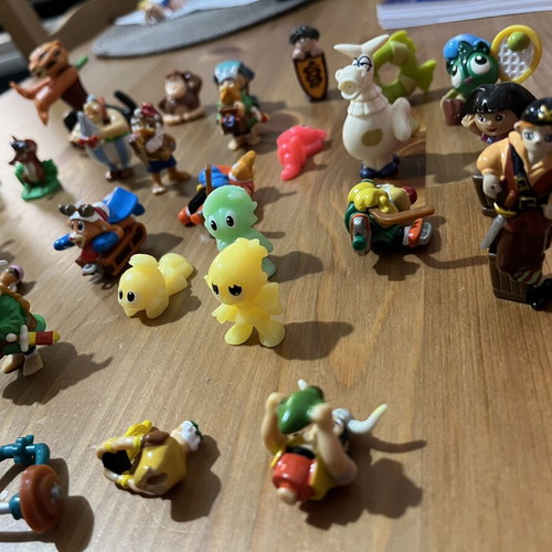 Figures and miniatures toys used