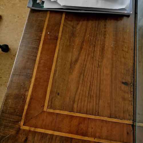 Wooden classic desk used with drawers and marquetry decoration