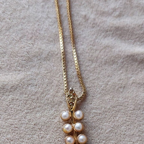 Gold-Plated Steel Necklace with Pearls Like New