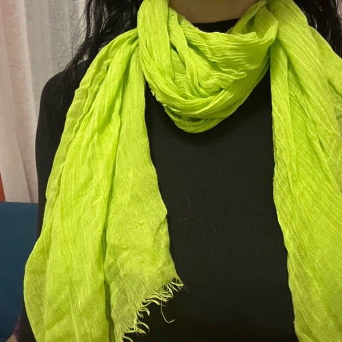 Green scarf like new