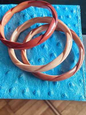 Vintage bracelets coral color acrylic resin, like new, set of 3