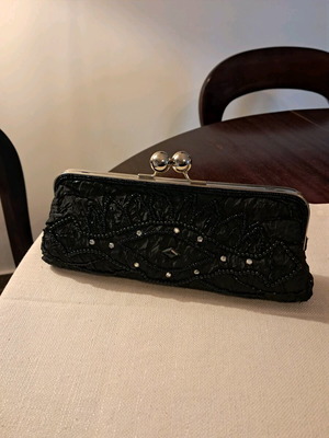 Vindage embroidered shoulder bag new