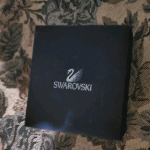 Swarovski pendant necklace like new with stones