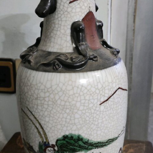 Chinese vase vintage like new