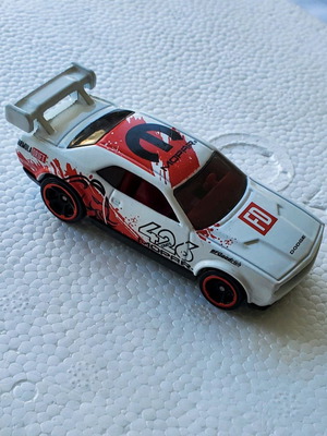 Hot Wheels Dodge Challenger like new