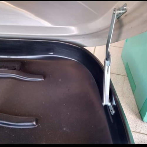 Car roof box used 480 liters with easy installation