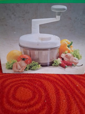 Papa's Hand salad spinner new, individual size