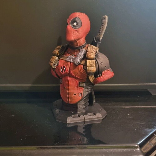 Deadpool figure new, 16cm bust with hand paint