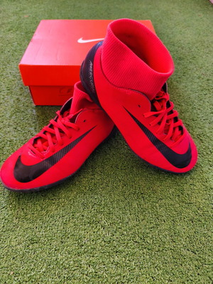 Ποδοσφαιρικά παπούτσια Nike Superfly Ronaldo σαν καινούργια, νούμερο 39, κόκκινα