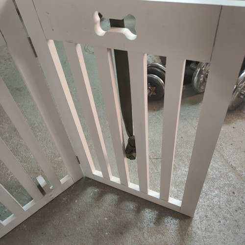 Trixie Adjustable Wooden Room Divider for Medium Dogs like new